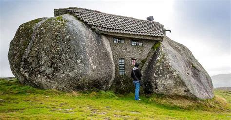 Casa do Penedo, a Portuguese house built between boulders | Travel ...