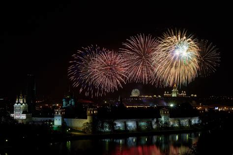 Fireworks in Moscow on Victory Day · Russia Travel Blog