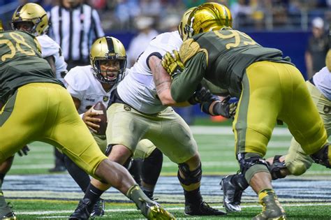 Notre Dame Adds Army Black Knights To 2024 Football Schedule // UHND.com