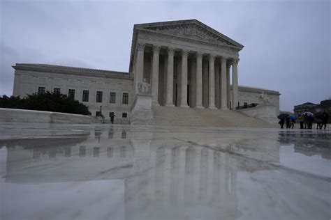 Supreme Court Building Closing to Public on Health Concerns - Bloomberg