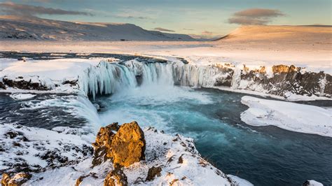 9 Day Winter Small Group Bus Tour of Iceland Ring Road