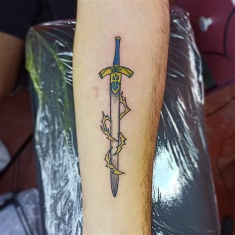 Aggregate more than 69 excalibur sword tattoo - in.cdgdbentre