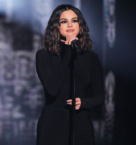 Selena Gomez Gives First Live TV Performance in 2 Years at AMAs 2019