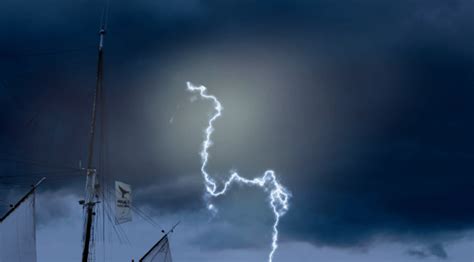 How to Create a Realistic Lightning Effect in Photoshop