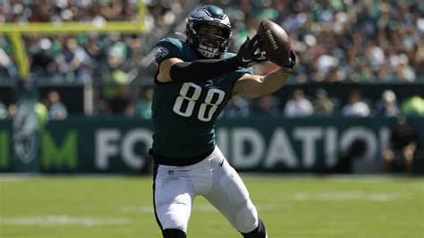 Philadelphia Eagles tight end Dallas Goedert suffers calf injury - 6abc ...