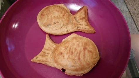 Korean food photo: bungeoppang (fish-shaped bread with sweet redbean filling) on Maangchi.com