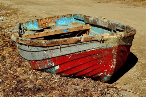 As abandoned boats pile up in California waters: Who is responsible for ...