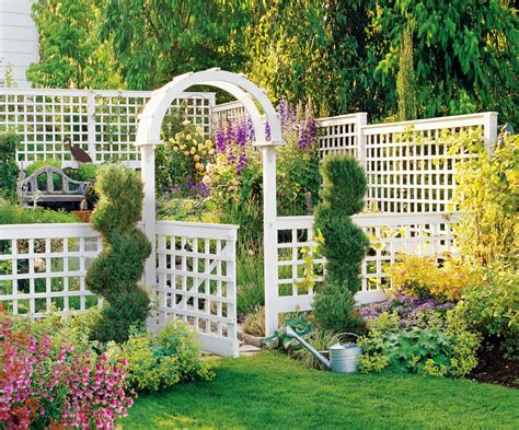 18 Trellis Ideas to Turn Your Yard into a Gorgeous Private Escape | Garden arch trellis, Garden ...