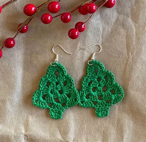 Crochet Christmas Earrings (All free patterns!) - Love to stay home