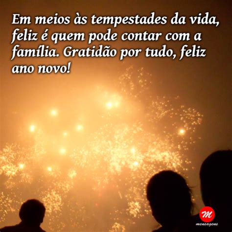 Frase de ano novo para família: "Em meios às tempestades da..."