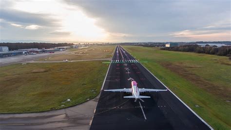 Der südlichste Verkehrsflughafen Deutschlands › Bodensee-Airport ...