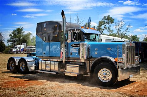 Peterbilt, Lancefield Truck Show jigsaw puzzle in Cars & Bikes puzzles on TheJigsawPuzzles.com