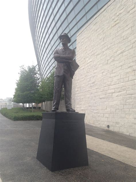 Tom Landry Statue by 736berkshire on DeviantArt