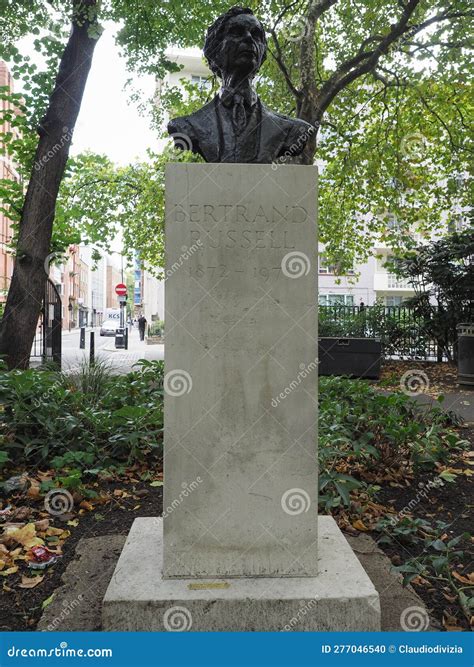 Russell statue in London editorial image. Image of square - 277046540