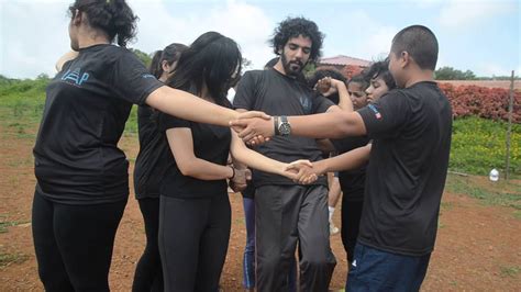 Human Knot Game Instructions