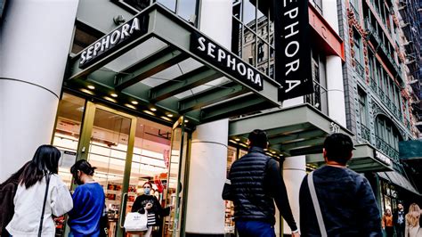 How Sephora Changed Makeup Consumption