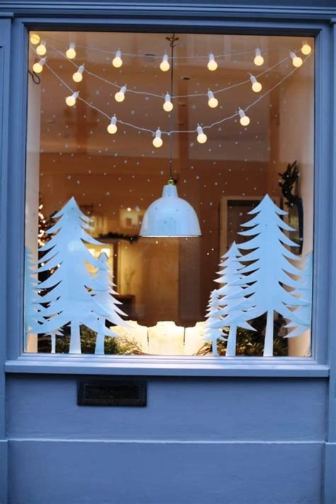 25 Rustic Christmas Window Decorations Ideas – Decoration Love