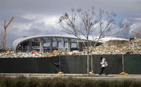 Construction on Rams stadium in Inglewood to continue during ‘stay home ...