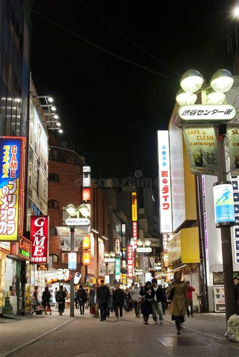 Shibuya Street at Night in Tokyo Editorial Photo - Image of buildings ...