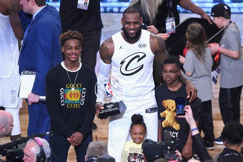 LeBron James’ 3-year-old daughter Zhuri is a basketball genius.