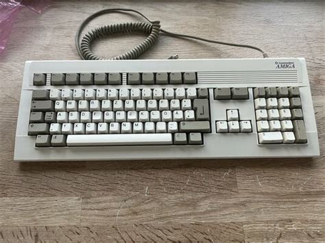 Closed - Amiga 4000 keyboard, Newish Old Stock | AmiBay