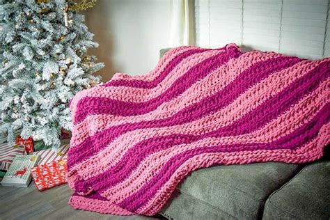 Finger Crochet Blanket - Sweet Red Poppy