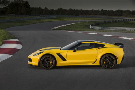 2016 Chevrolet Corvette Z06 gets updates and new Z06 C7.R - Car Tavern