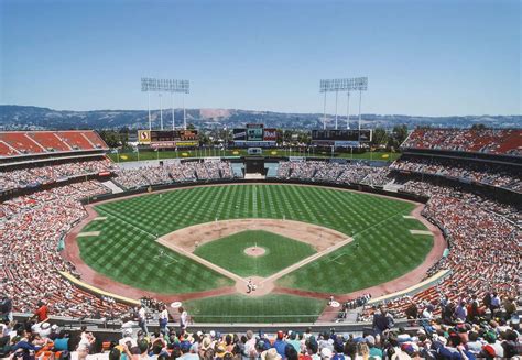 Oakland Coliseum before mount davis : r/mlb