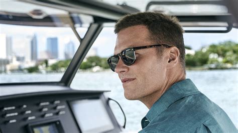 Review: Tom Brady’s Sunglasses & Blue Light Eyeglasses – Robb Report