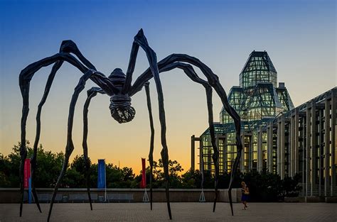 Maman Sculpture - Learn Photography Canada