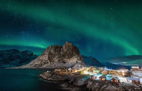 Norway's Northern Lights: Aurora Borealis Cruise with Hurtigruten