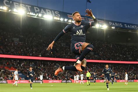 Video: Neymar Jr. Scores His 100th Goal with PSG Against Metz