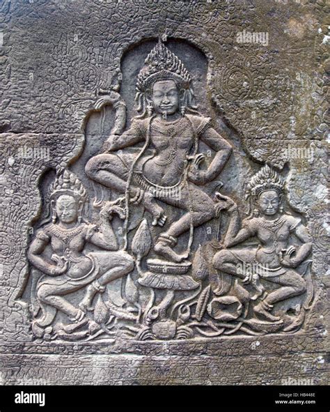detail of stone carvings in angkor wat Stock Photo - Alamy