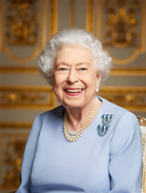 See the Final Portrait of Queen Elizabeth II | Vogue