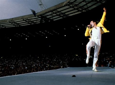 Queen - 11 Artists Who ABSOLUTELY Rocked Wembley Stadium - BigTop40