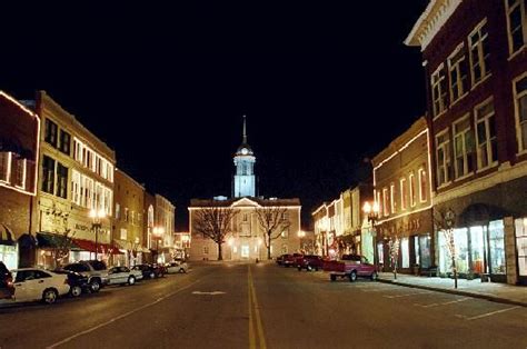 Downtown Columbia at night. Columbia Tennessee, Tennessee State Parks, Tennessee Travel ...