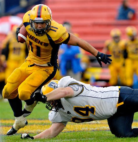 Adam Jackson Photojournalist: Queen's University Football Home Opener