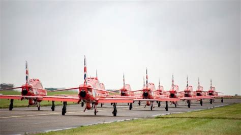 Red Arrows flypast as RAF Scampton celebrated at closing ceremony