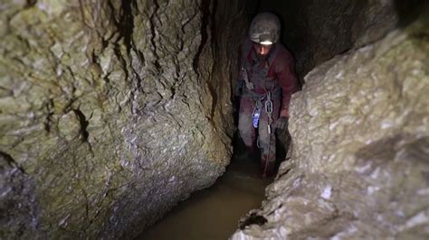 Rescuers begin vertical descent to retrieve injured cave explorer - ABC ...