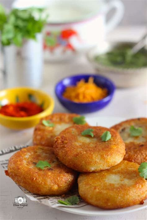 Aloo Tikki Chaat Recipe (Delhi Style) - Fun FOOD Frolic