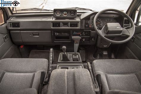 Mitsubishi Delica interior 010