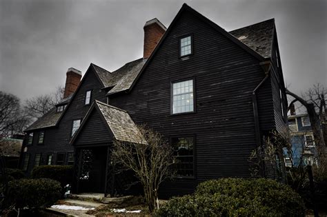 Ghosts of House of the Seven Gables: Haunted Salem - Amy's Crypt