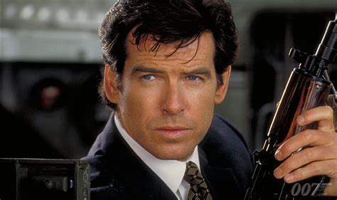 Pierce-Brosnan-Carousel | James Bond 007