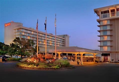 Marriott St. Louis Airport Exterior #GuestRoom, #visiting, #beautiful, | Dog friendly hotels ...