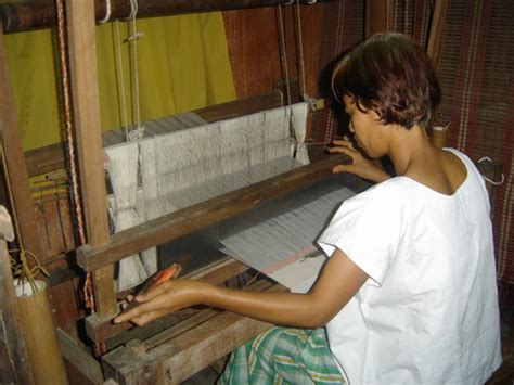 The Inabel of Ilocos: Woven Cloth for Everyday – Narra Studio