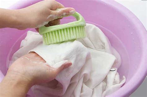 How to Get Rid of Fiberglass from Clothes? (Step-By-Step Guide)