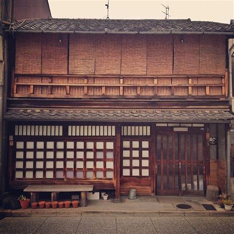 Classic household 'Machiya' architecture in Shimabara, Kyoto. #Kyoto #machiya #house | Japanese ...