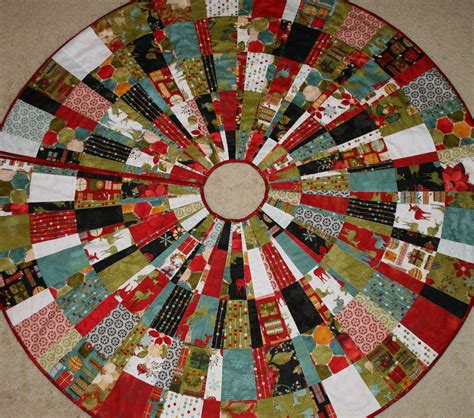 20 Free Quilted Christmas Tree Skirt Patterns | Guide Patterns