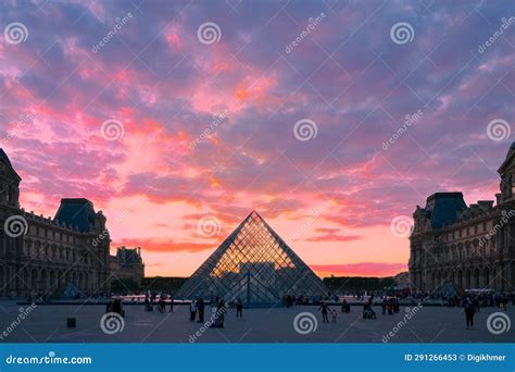 Beautiful Sunset Clouds Over the Paris Louvre Museum with the Pyramid ...