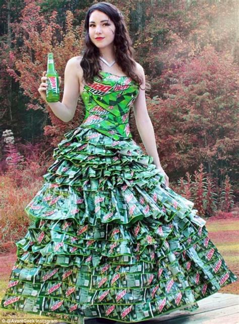 7 Unique and Beautiful Recycling Gown Ideas for You | Recycled dress ...